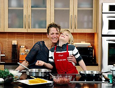 Stefanie Sacks and her 6-year-old son, Jack Dec, cooked up turkey tacos and sautéed kale with garlic in the LTV kitchen for the first episode of Ms. Sacks’s show, “Chew on This.” Stefanie Sacks and her 6-year-old son, Jack Dec, cooked up turkey tacos and sautéed kale with garlic in the LTV kitchen for the first episode of Ms. Sacks’s show, “Chew on This.”