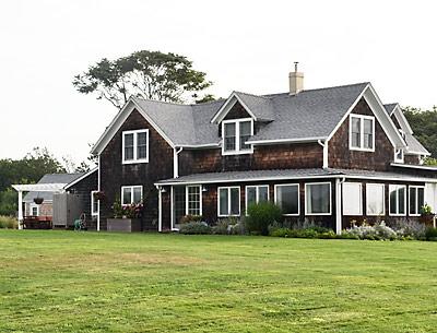 A proposal to divide a house lot opposite the Ditch Plain town parking lot in Montauk created waves during the East Hampton Town Planning Board’s July 18 meeting. A proposal to divide a house lot opposite the Ditch Plain town parking lot in Montauk created waves during the East Hampton Town Planning Board’s July 18 meeting.