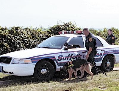 At Hartman’s Briney Breezes Motel in Montauk, where George Richardson was staying before he disappeared on Aug. 28. Suffolk police dogs and their handlers searched a wooded area near the motel yesterday.