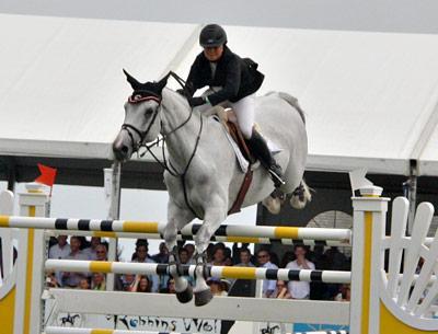 Georgina Bloomberg and Juvina in the 2013 Hampton Classic Horse Show. Georgina Bloomberg and Juvina in the 2013 Hampton Classic Horse Show.