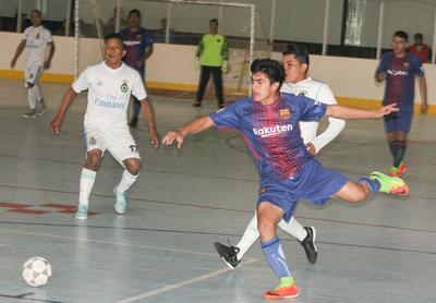 Wilmer Guzman, in pursuit of the ball above, scored Barcelona’s sole goal in the open men’s futsal final at the Sportime Arena in Amagansett Saturday night. Liga Sayausi won the game 6-1.