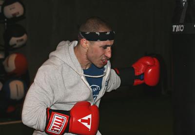 After the interview, Richie Daunt took his frustration out on the bags in  MuvStrong’s basement room for 18 minutes running.