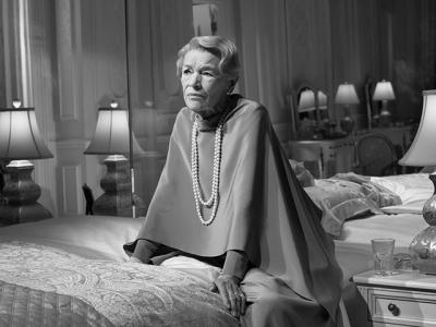 In a plush boudoir designed by Miriam Buether, Glenda Jackson delivers a powerhouse performance in “Three Tall Women,” Edward Albee’s most personal play. In a plush boudoir designed by Miriam Buether, Glenda Jackson delivers a powerhouse performance in “Three Tall Women,” Edward Albee’s most personal play.