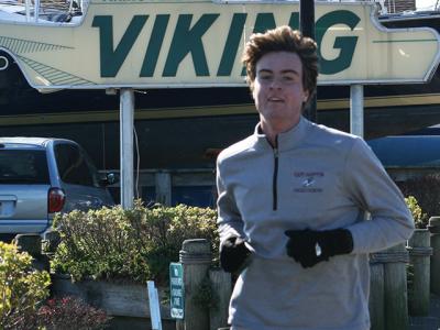 Ryan Fowkes, who “underperformed” in the state cross-country meet Saturday, rebounded with an easy win in the 3.3-mile Dock race Sunday.
