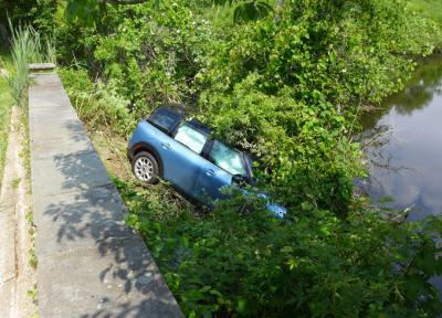 A Mini Cooper was apparently abandoned by its driver after it ran off the road in East Hampton Village and came to rest down an embankment in a Hook Pond tributary. A Mini Cooper was apparently abandoned by its driver after it ran off the road in East Hampton Village and came to rest down an embankment in a Hook Pond tributary.