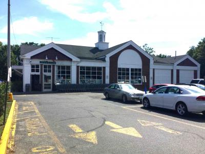 Waldbaum's in East Hampton will be replaced by Stop & Shop after a deal to buy 25 A&P stores is finalized. Waldbaum's in East Hampton will be replaced by Stop & Shop after a deal to buy 25 A&P stores is finalized.