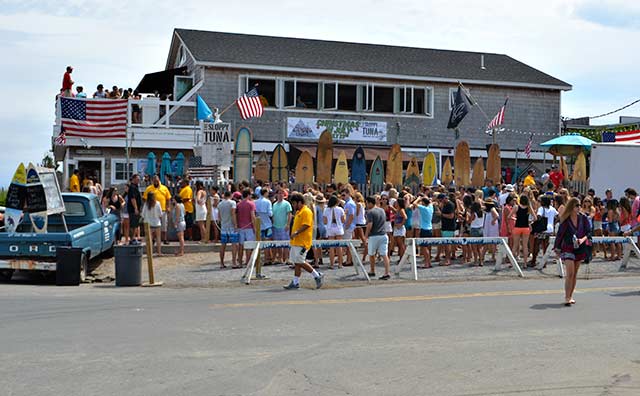 East Hampton Town officials are considering new crowd-control measures for bars and restaurants, like the Sloppy Tuna in Montauk, above. Those that cater to 100 or more patrons would be required to keep a precise mechanical or electronic count of their guests.