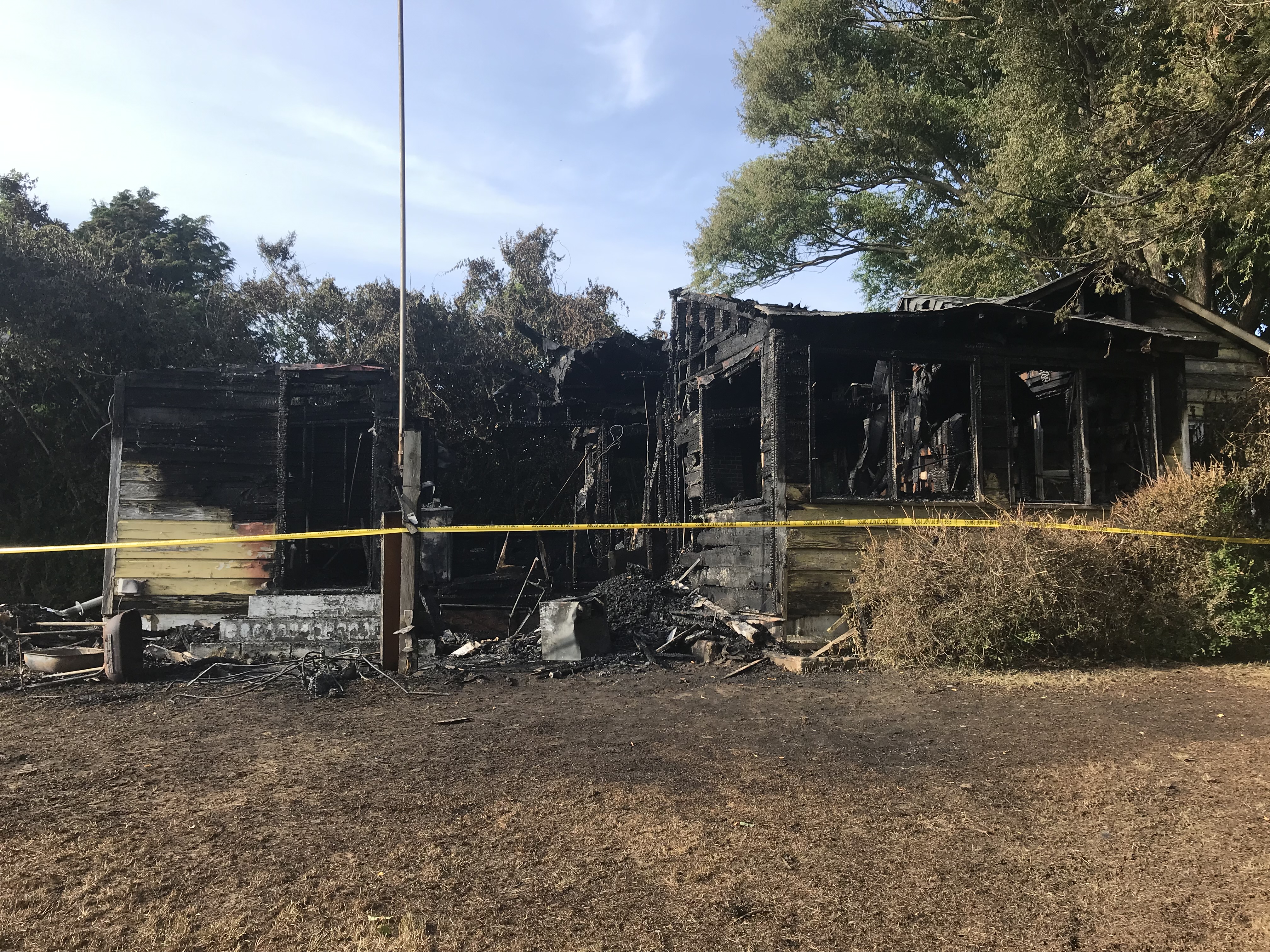 Fire Destroys Waterfront Cottage In Montauk The East Hampton Star