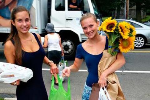 Convincing people to take reusable bags when they shop “is a matter of training people to behave differently,” said Nancy Shenker of theONswitch.