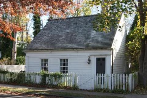 Settled at 64 Union Street, the house was originally a “half house,” with two windows to the left of the front door.