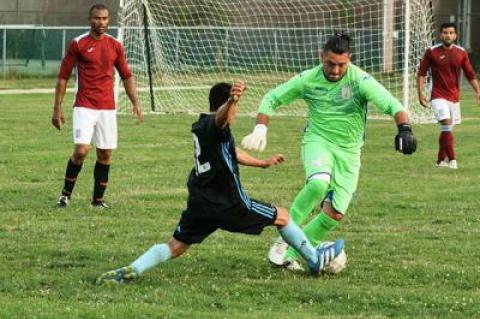 Ivan Mesa, the Market’s keeper, ventured far from the goal near the end of the first half, but Bateman failed to capitalize.