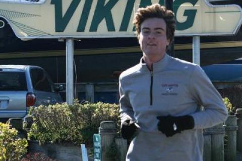 Ryan Fowkes, who “underperformed” in the state cross-country meet Saturday, rebounded with an easy win in the 3.3-mile Dock race Sunday.