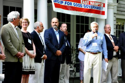 Arthur Malman, one of the founders of the Group for Good Government, spoke at the organization’s annual meet-the-candidates lawn party last summer. Arthur Malman, one of the founders of the Group for Good Government, spoke at the organization’s annual meet-the-candidates lawn party last summer.